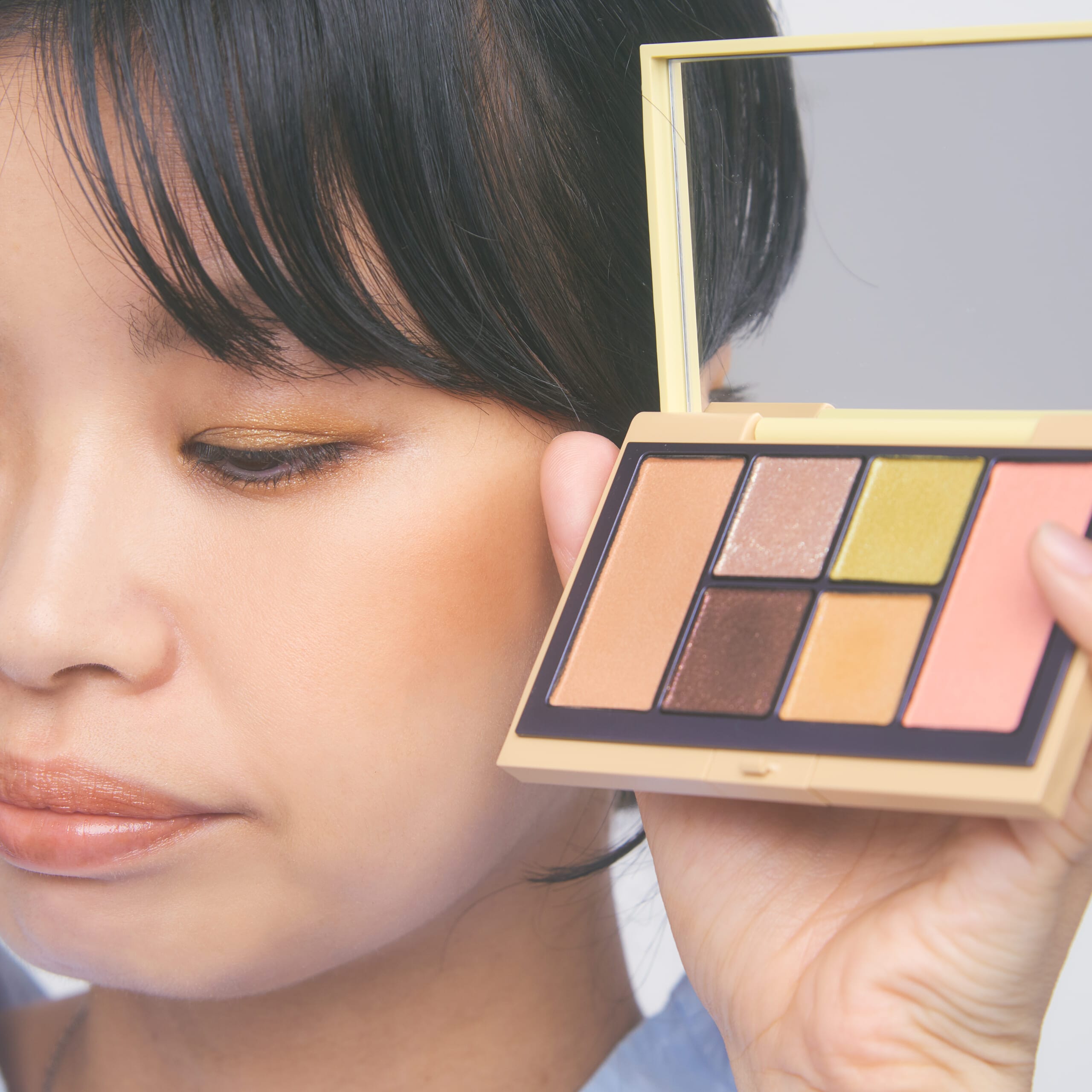 RMK ホリデーコレクション】大胆な色彩の特別なアイパレットやリップが