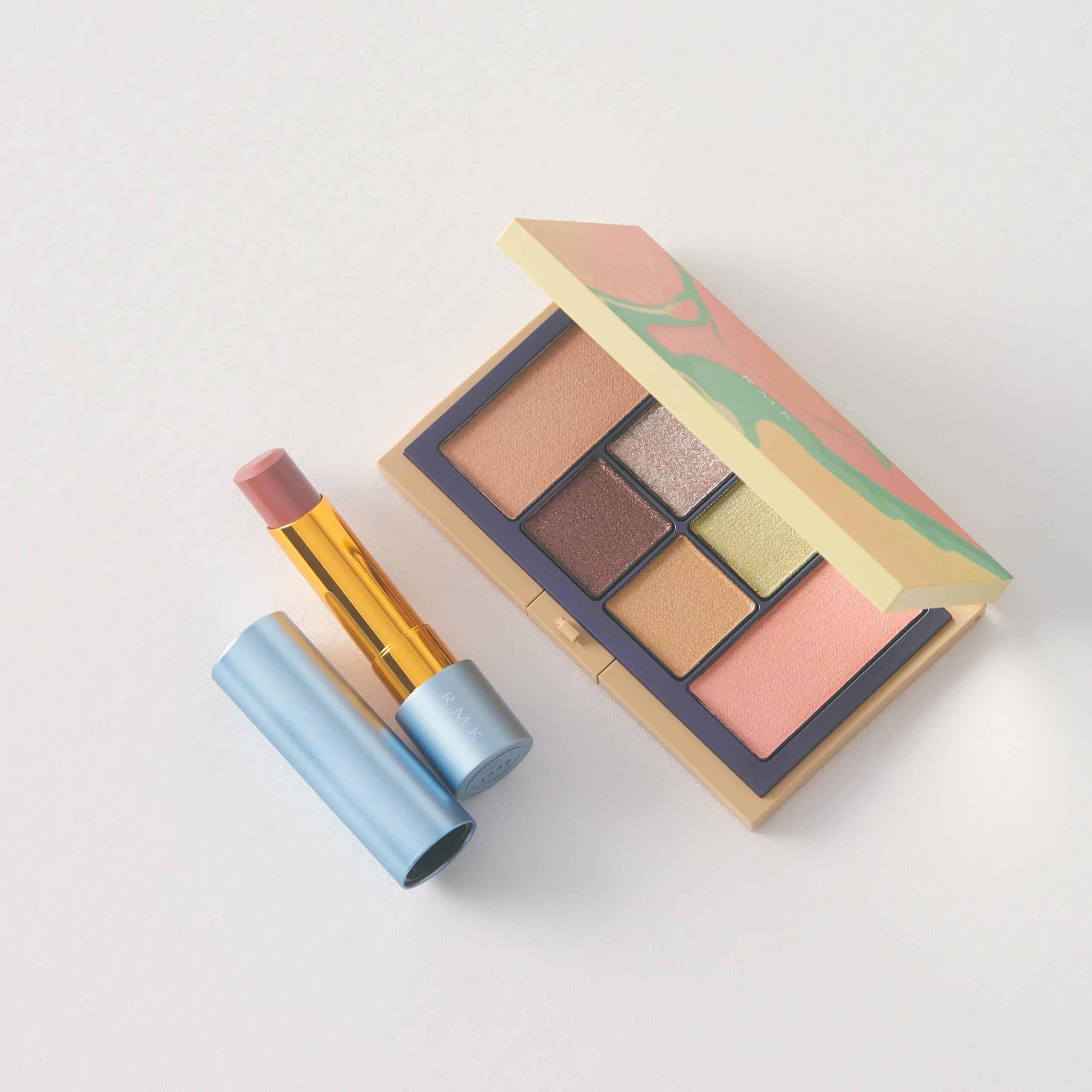 RMK ホリデーコレクション】大胆な色彩の特別なアイパレットやリップが