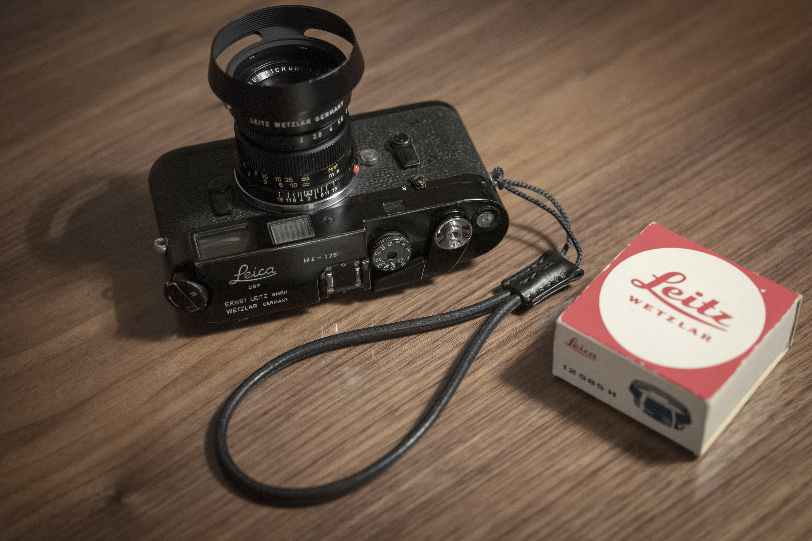 LEICAストラップ】フィルム用にFBCのハンドストラップを導入 | LEICAの