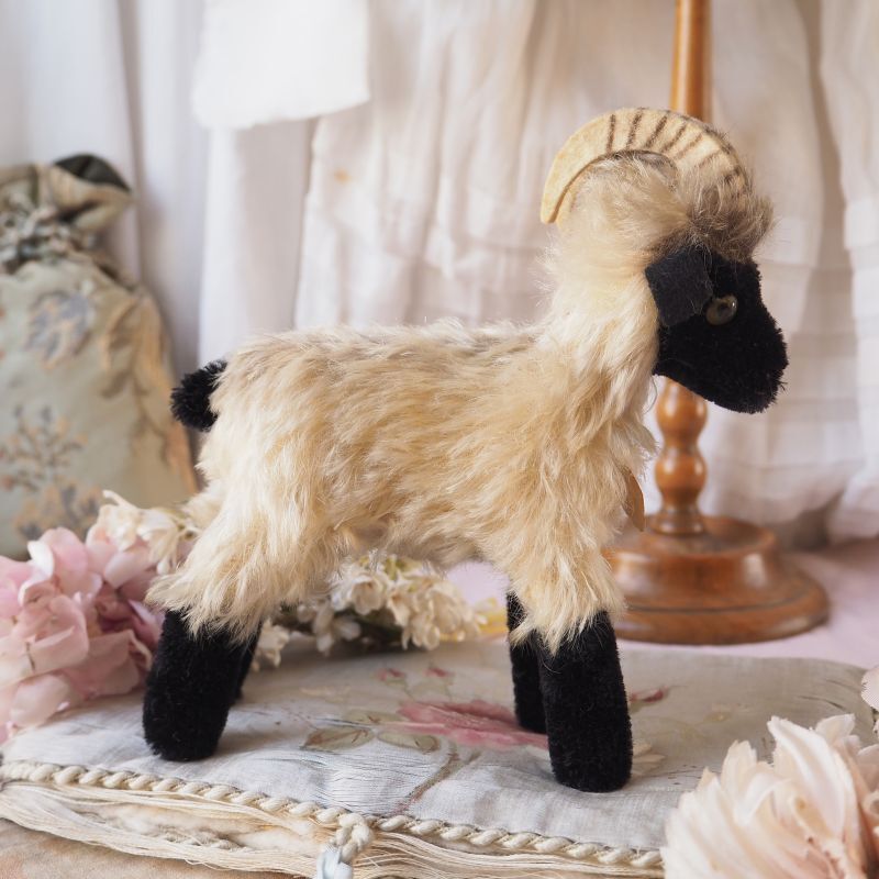 シュタイフ社黒い山羊/snuckiタグ付き jouet・おもちゃ