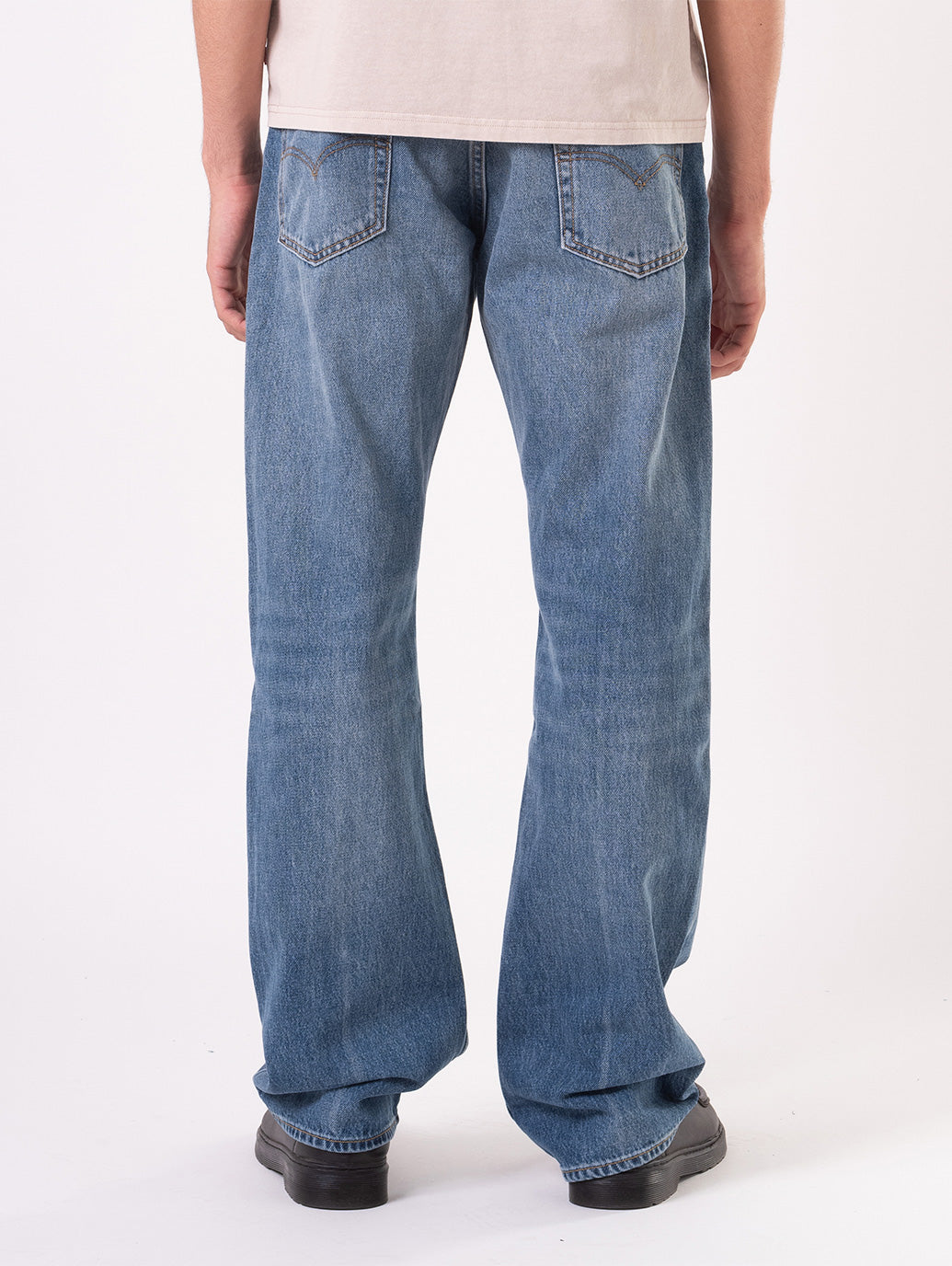 517™ ブーツカット ジーンズ ミディアムインディゴ – リーバイス®公式