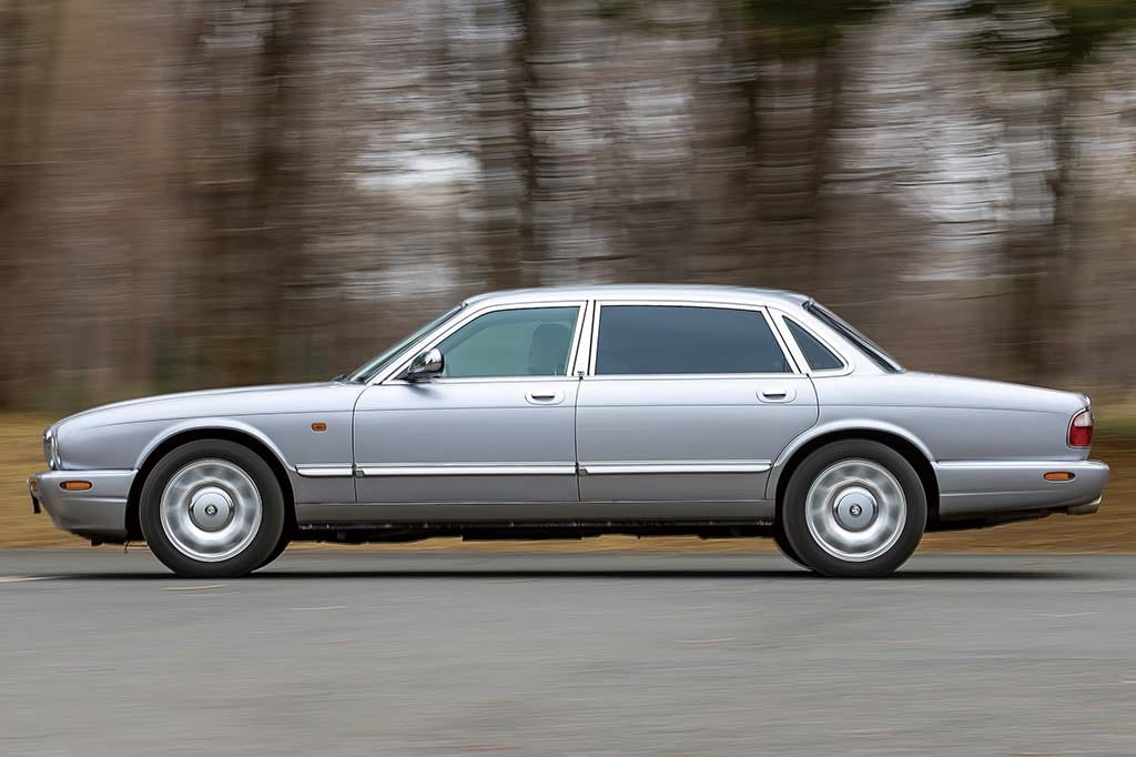 憧れだけでは終わらせないディムラー・スーパーV8【旧車ビギナーは要