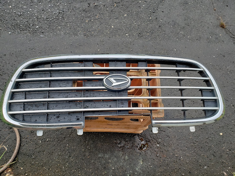 ミラジーノの後期グリル・グリル加工に関するカスタム事例｜車の