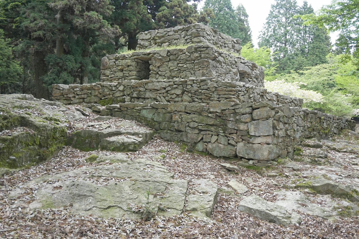 日本のピラミッド？古代遺跡？すべてが謎に満ちた『熊山遺跡』 | 日本