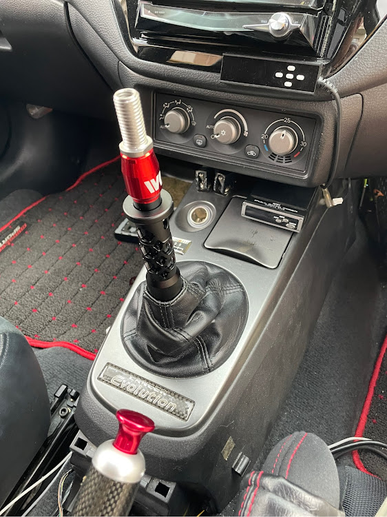 ランサーエボリューションワゴンのDIY・ショートシフター取付・WK