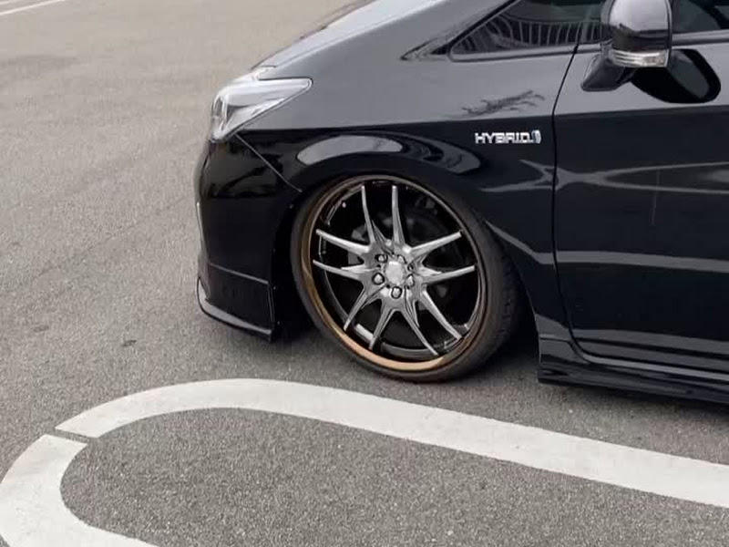 プリウスの車高調全下げ・イデアル極・車高調整・腹下擦りまくり