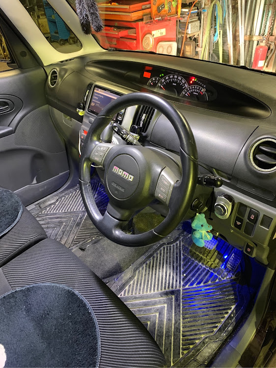 タントカスタムのMOMOステアリング・ステアリングスイッチ