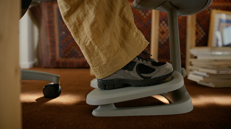 LiberNovo Footrest — Ergonomic Support for Better Circulation and
