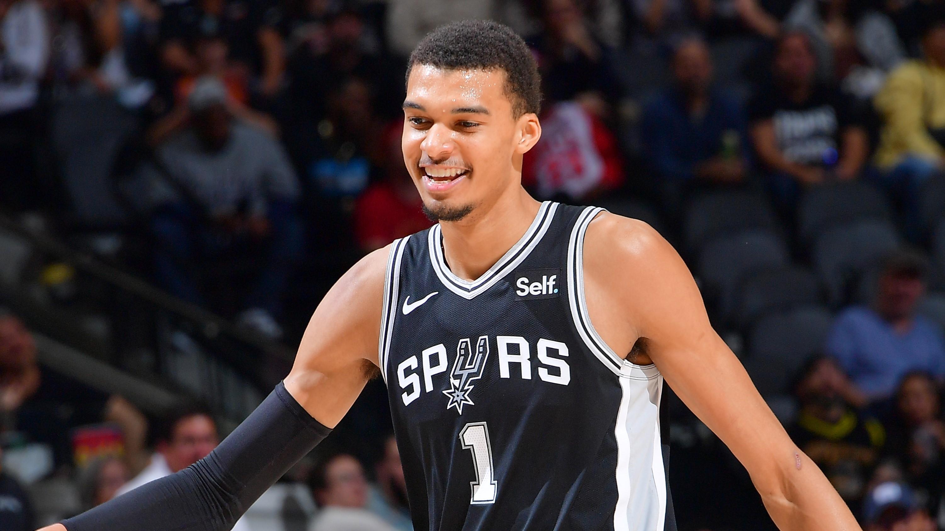 スパーズ新人ウェンバンヤマがNBA最年少で20得点＆20リバウンド超を