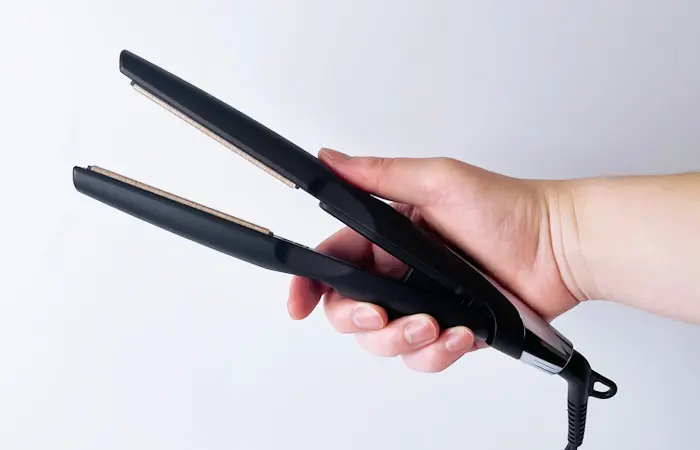 最高】絹女プロストレートヘアアイロンを美容師が口コミ｜通常との違い