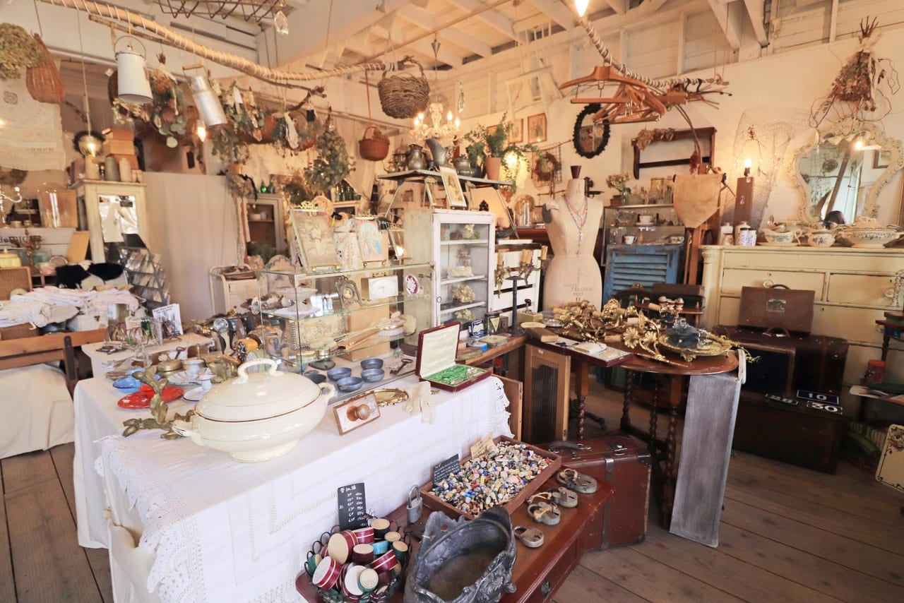一つひとつに想いやストーリーがある、美しいガラクタたち。BROCANTE
