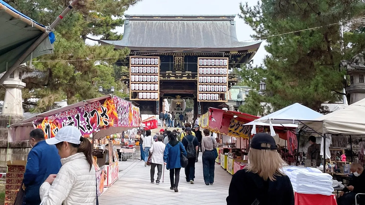 京都】北野天満宮骨董市（天神市）｜毎月25日 開催｜ライブ中継
