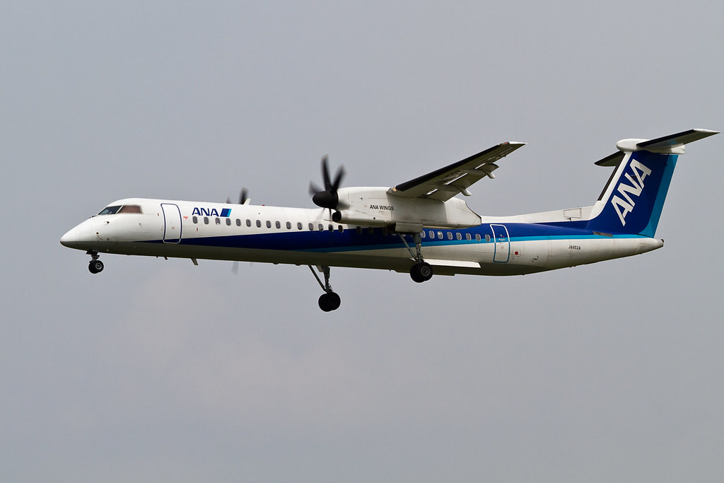 ANAウイングス DHC-8-400(Q400) NH11011 1/100 ANA Dash 8-400
