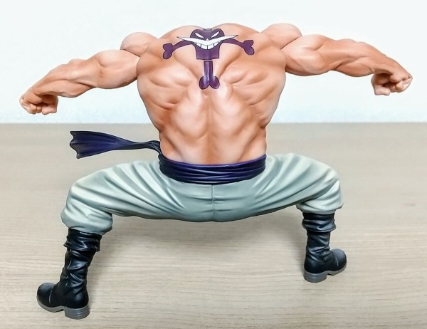 海外限定！白ひげの豪華エフェクトフィギュア】ONE PIECE DXF SPECIAL