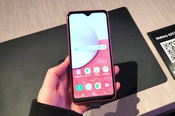 新エントリースマホ「Galaxy A23 5G」を写真で紹介！NTTドコモ版「SC