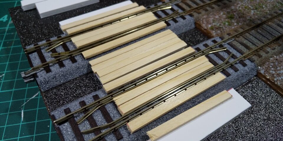 HOサイズ ジオラマ追加作成 踏切シーン : クローゼットの中の鉄道模型