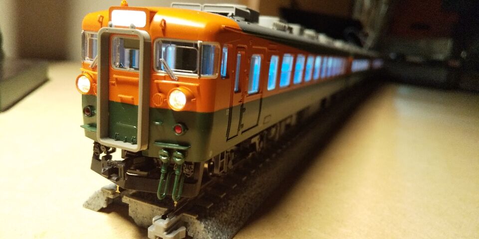 KATO HO 165系 自作室内灯とパーツ取付 : クローゼットの中の鉄道模型