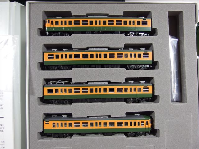 TOMIX 113系2000 近郊形電車 湘南色 再販品2015.02 と 旧ロット品