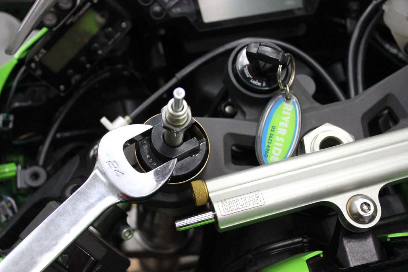 2011 ZX10R フロントフォークスプリング交換 ブレーキOH