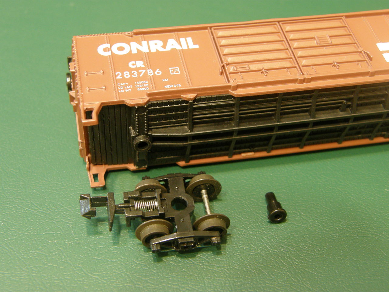 マイクロエースのアメリカ型貨車と、日本型貨車を比べてみた