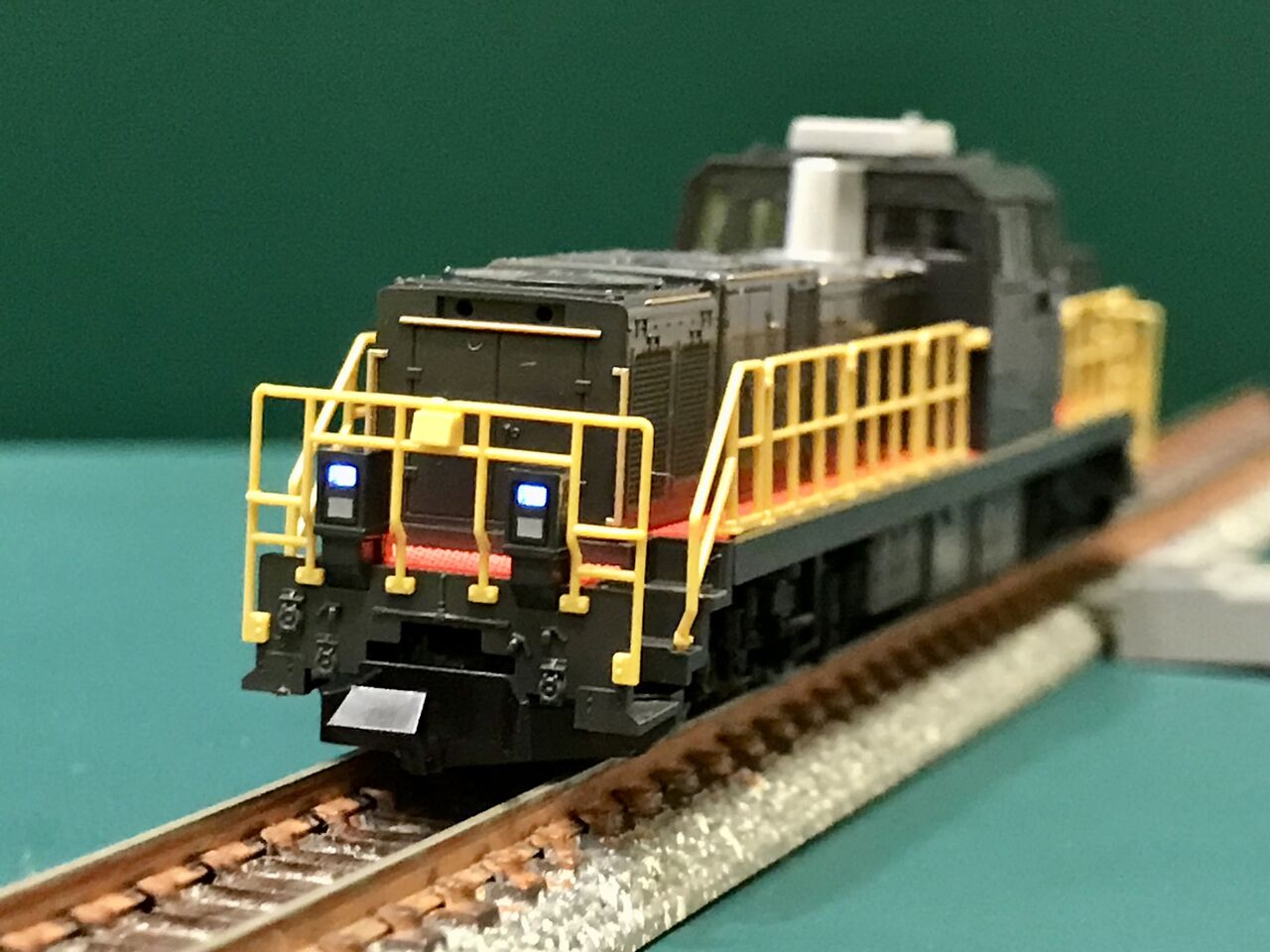 新規入線車両（トミックス DD200-700形 ディーゼル機関車）。 : エヌゲ