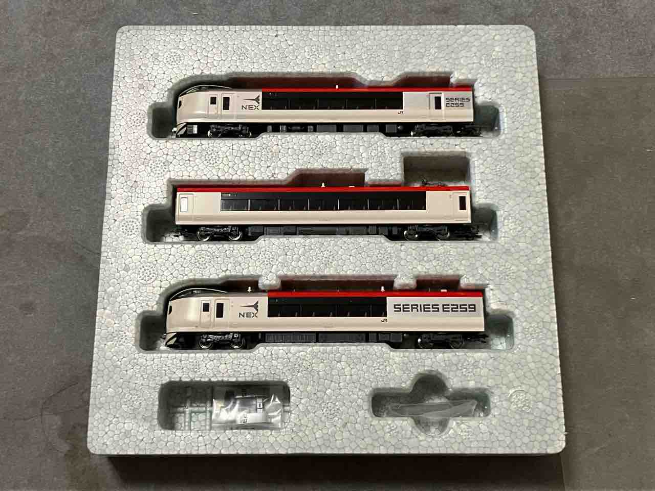 KATO E259系 成田エクスプレス リニューアルカラー 入線 : 夏島鉄道