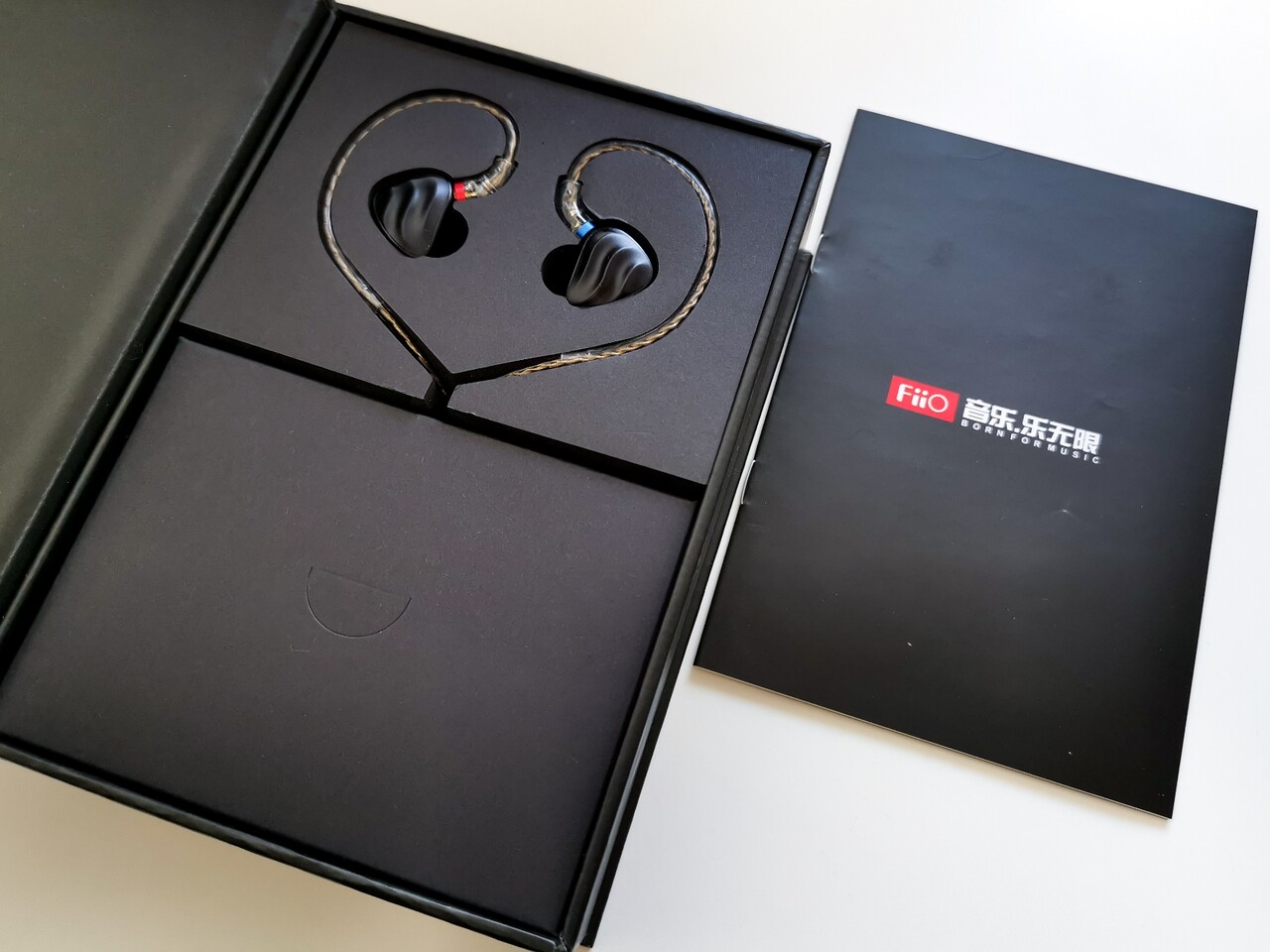 棚からレビュー】 「FiiO FH3」 100ドル台、アンダー2万円クラスの定番