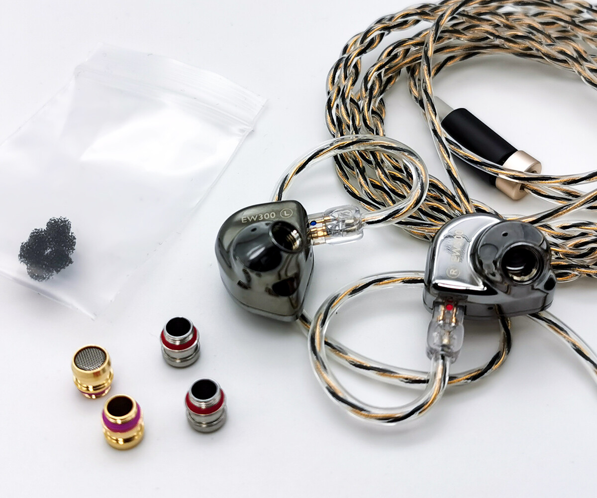 SIMGOT EW300 (標準版)」 1DD+1Planar+1PZT構成でU70ドル～の価格設定