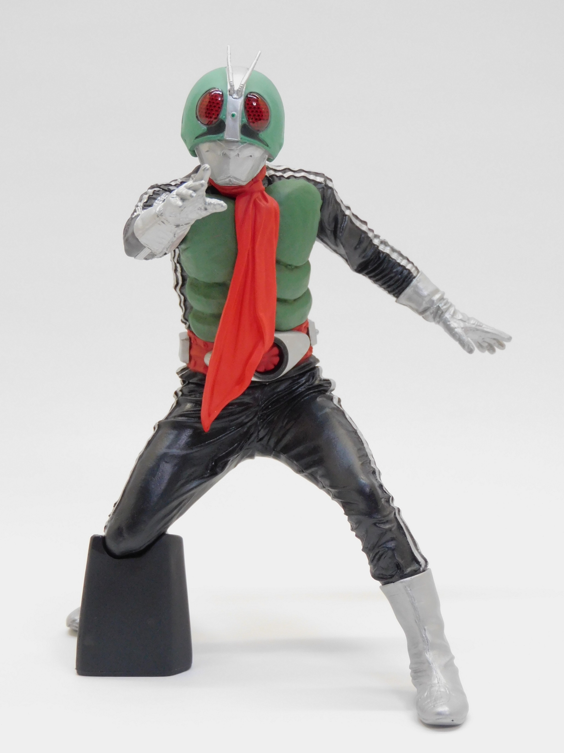 英雄勇像」仮面ライダー新1号､仮面ライダークウガ(マイティフォーム