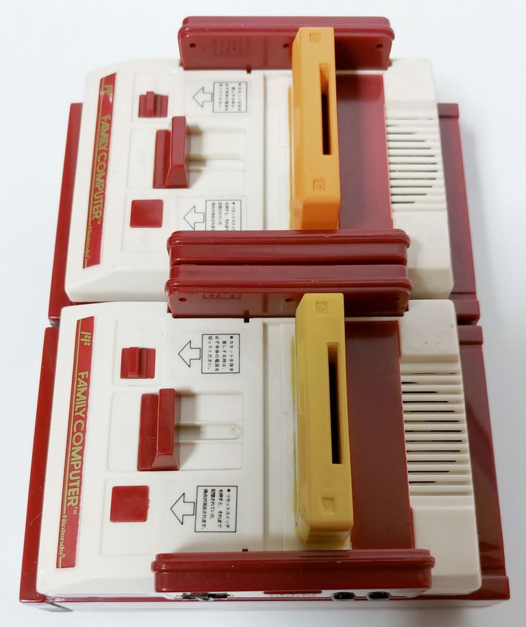 2005年 ファミコンバンク Nintendoファミコン型音声貯金箱 ファミリー