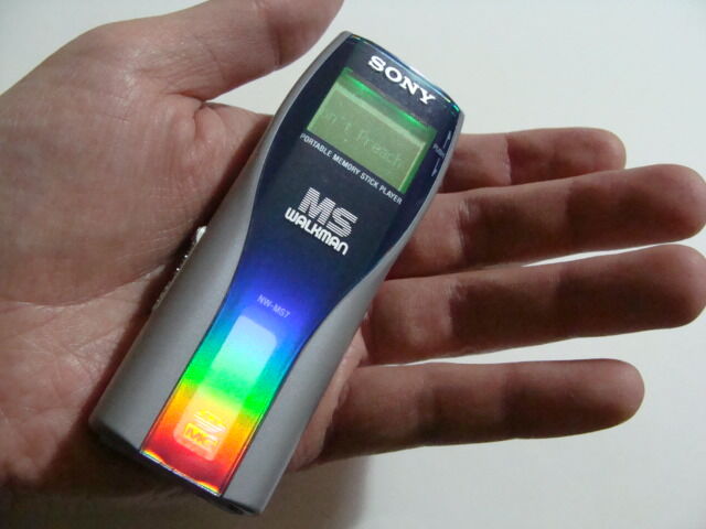 実質ソニー初のメモリーウォークマン NW-MS7 : さくの家電のーと