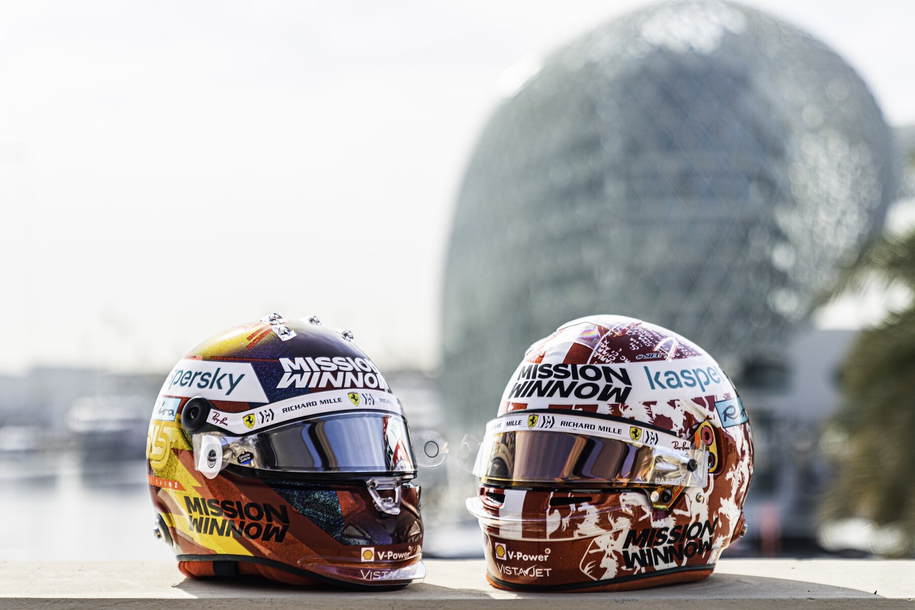 シャルル・ルクレール、アブダビ仕様のヘルメット : F1通信jp