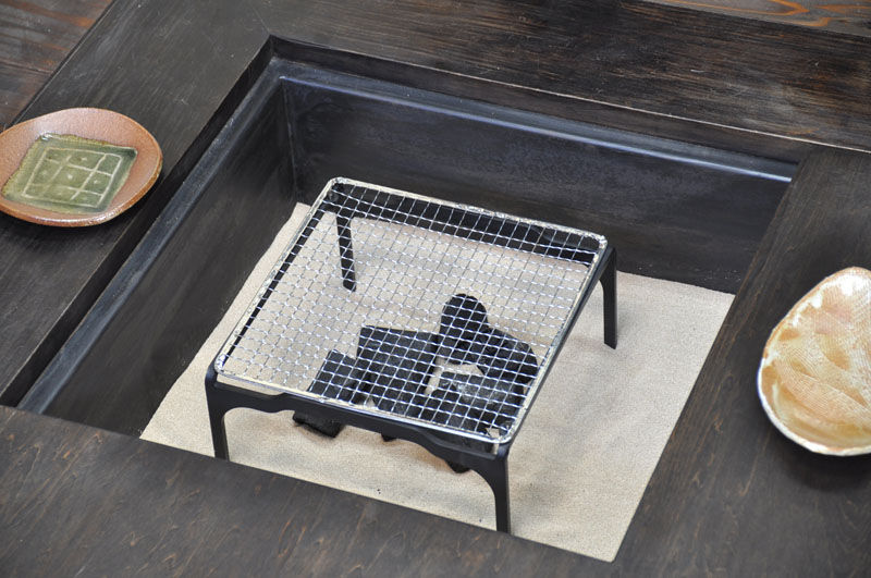 囲炉裏の道具 あみ用五徳 : 囲炉裏・火鉢・七輪のうんちく － 炭火道