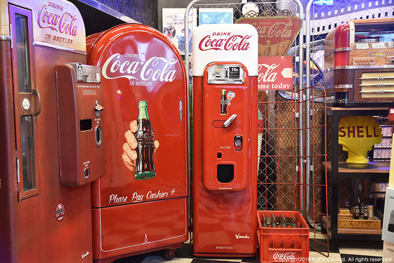 □当時のCoca Colaベンディングマシーンで懐かしのボトルコーラを