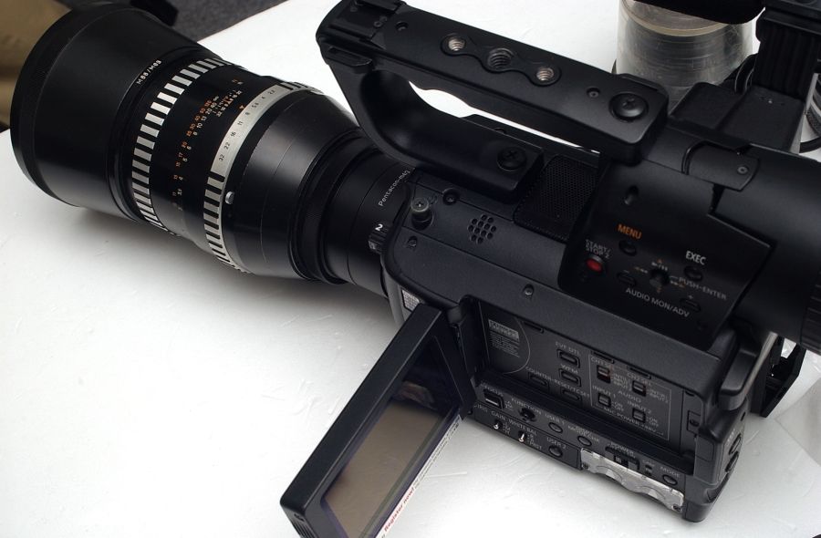 マイクロ－フォーサーズ動画専用機パナソニックAG-AF105にマウント