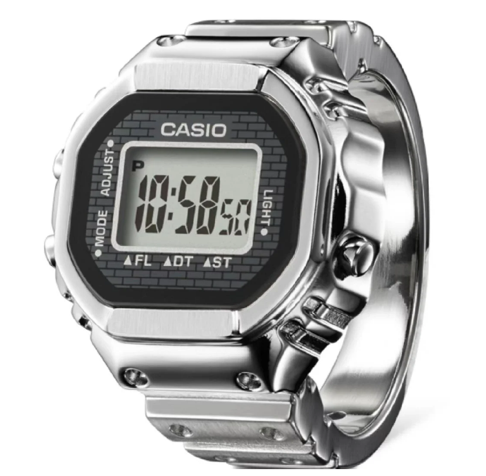 カシオウォッチ50周年記念モデルは、指輪型デジタルウォッチ「CRW-001