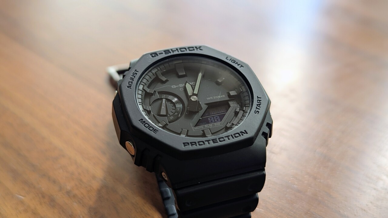 電池交換完了〉購入から5年半の愛用のカシオーク黒黒”GA-2100-1A1JF”は