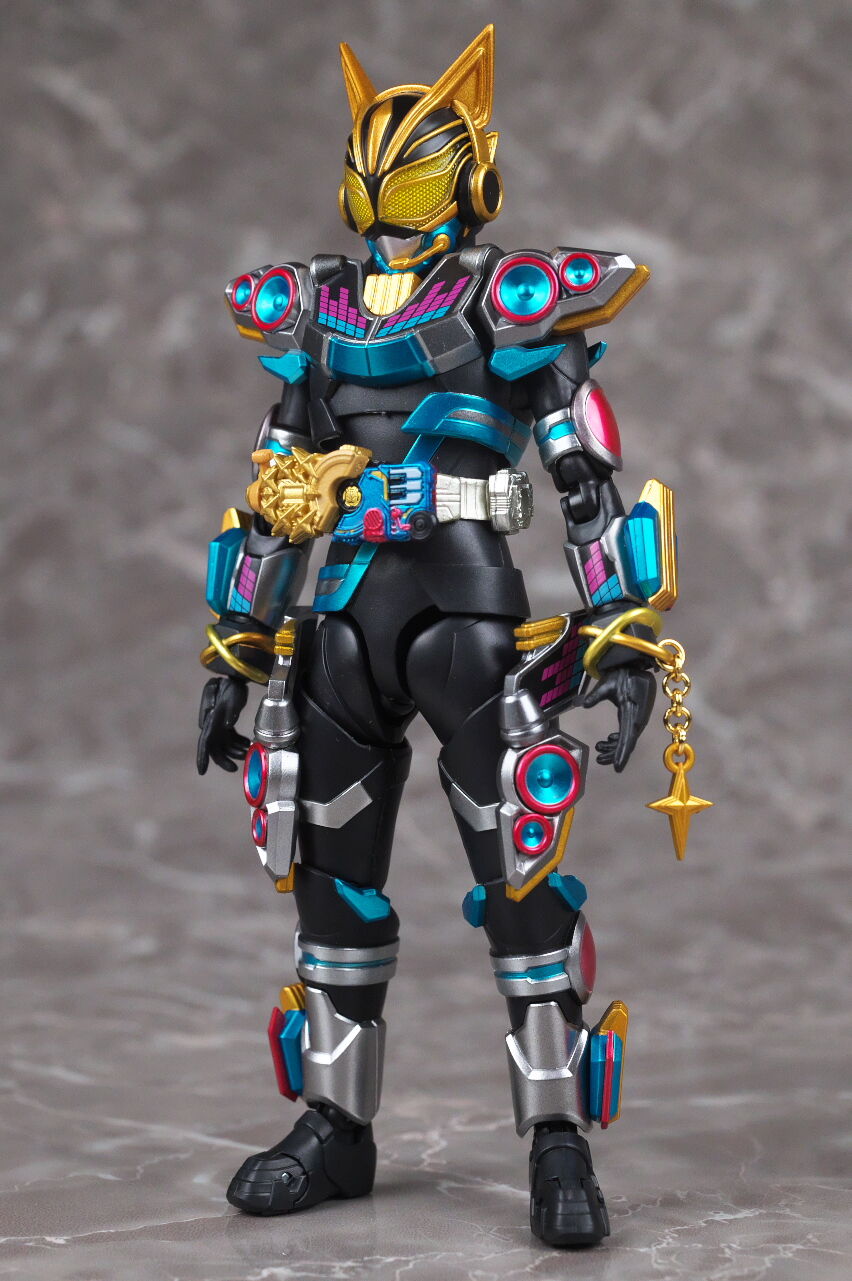 S.H.フィギュアーツ 仮面ライダーナーゴ フィーバービートフォーム
