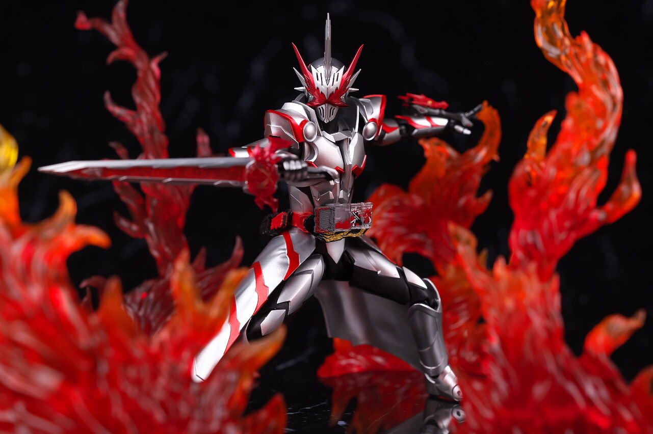 S.H.フィギュアーツ 仮面ライダーセイバー ドラゴニックナイト