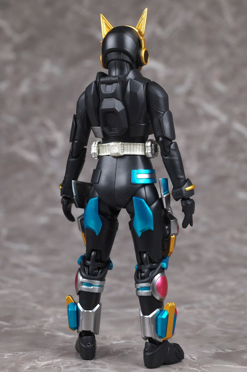 S.H.フィギュアーツ 仮面ライダーナーゴ フィーバービートフォーム