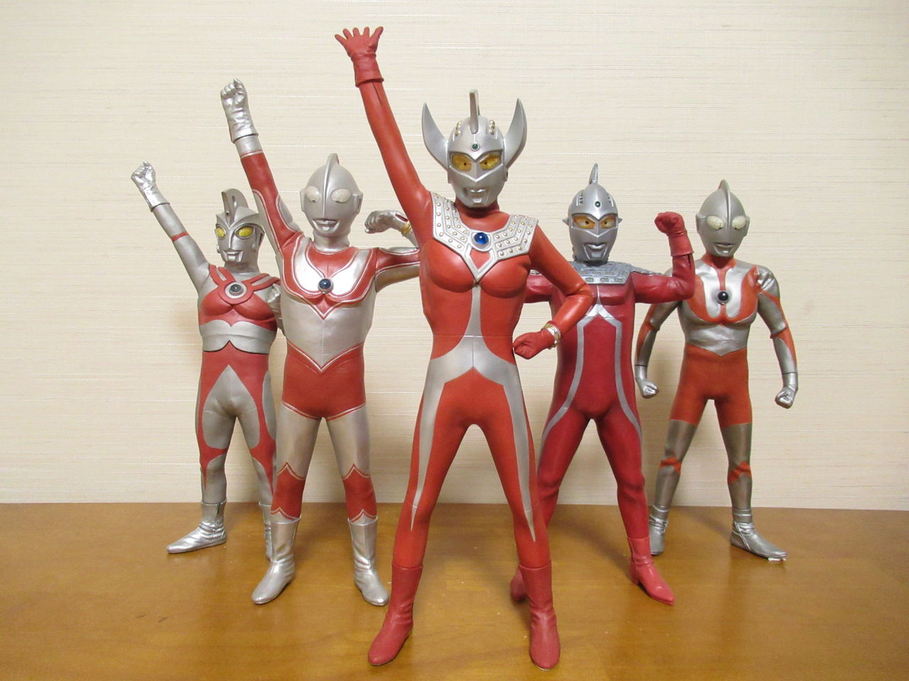 第117話 ウルトラマンタロウ(登場ポーズ) : 怪獣部屋のストーリー