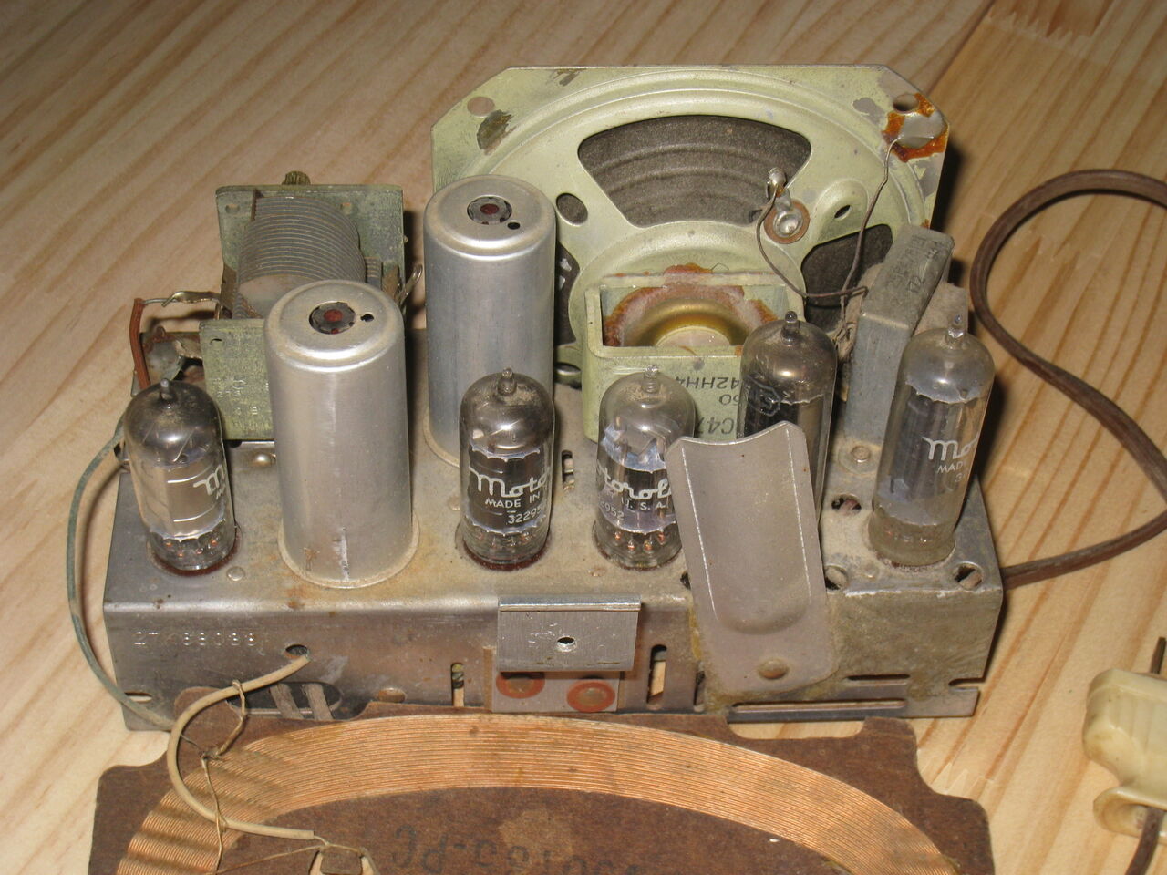 米MOTOROLA社 真空管ラジオの修理・・・①分解 : 真空管ラジオ修理