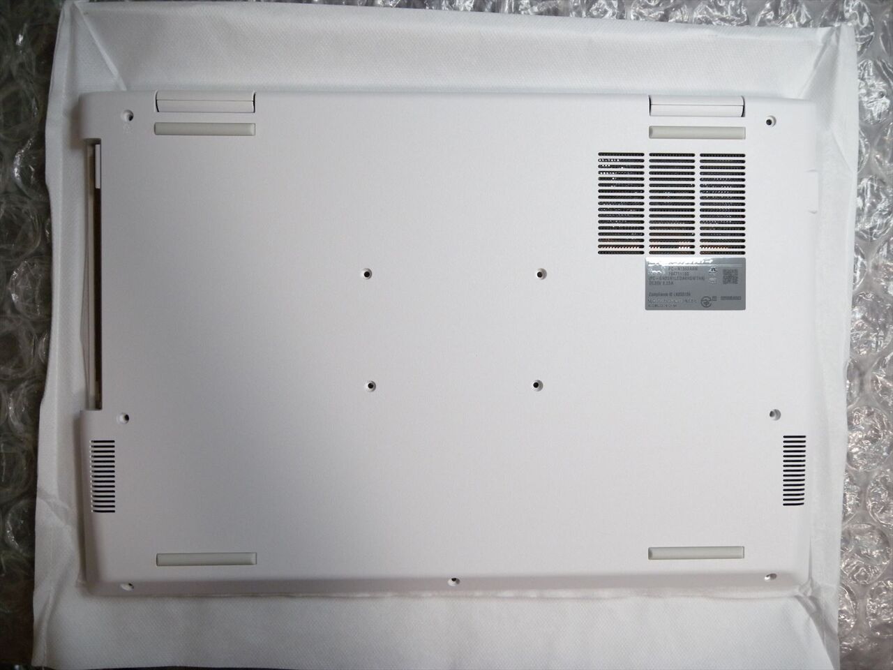 NEC Lavie PC-N1565AAW の分解、SSD交換 : パソコンホームドクター