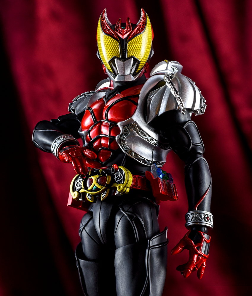 SHFiguarts 真骨彫製法 仮面ライダーキバ キバフォーム Amazon.co.jp