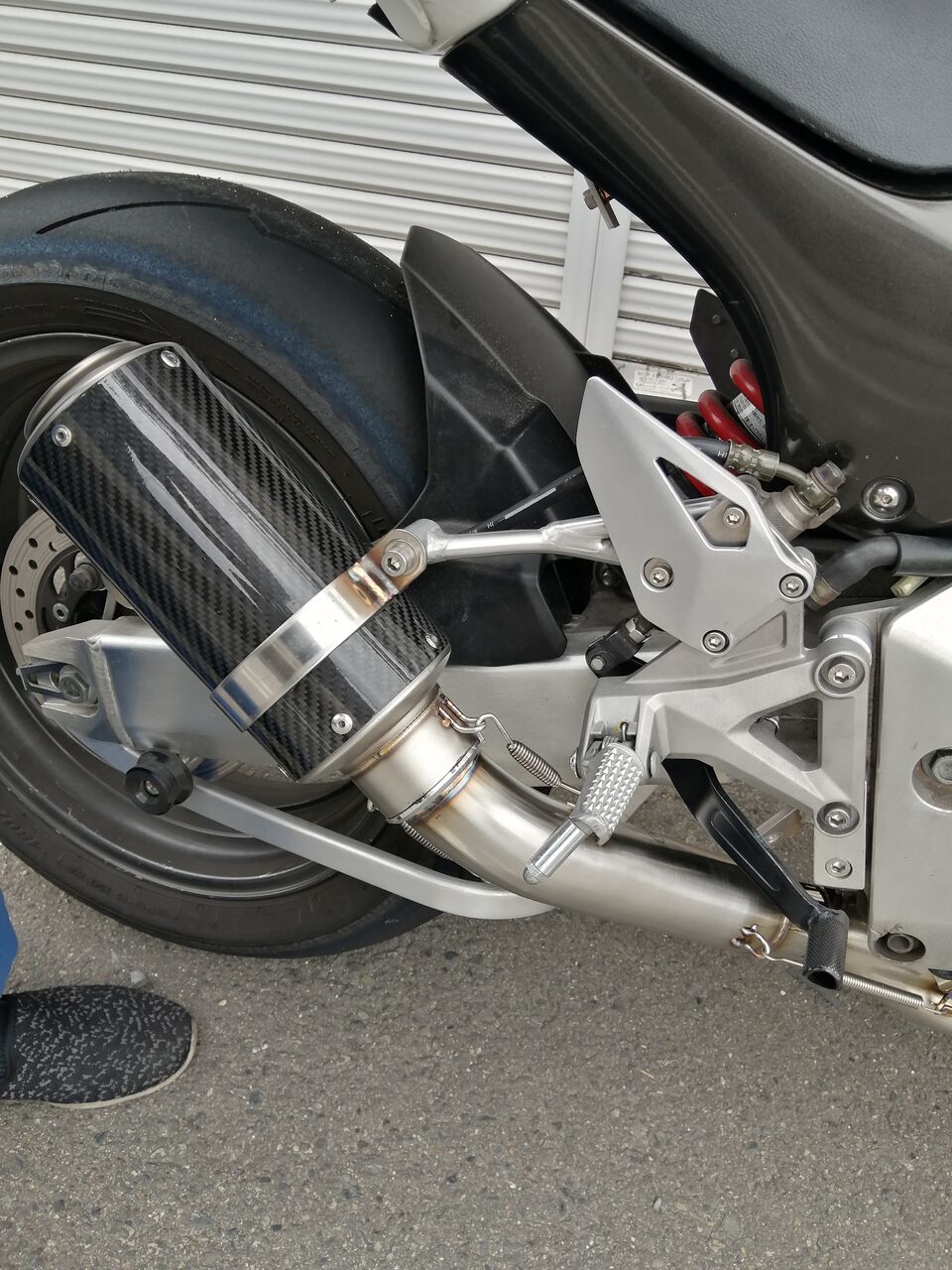 養蜂場。 ホーネット ジェイド純正マフラー流用フルエキダウンマフラー