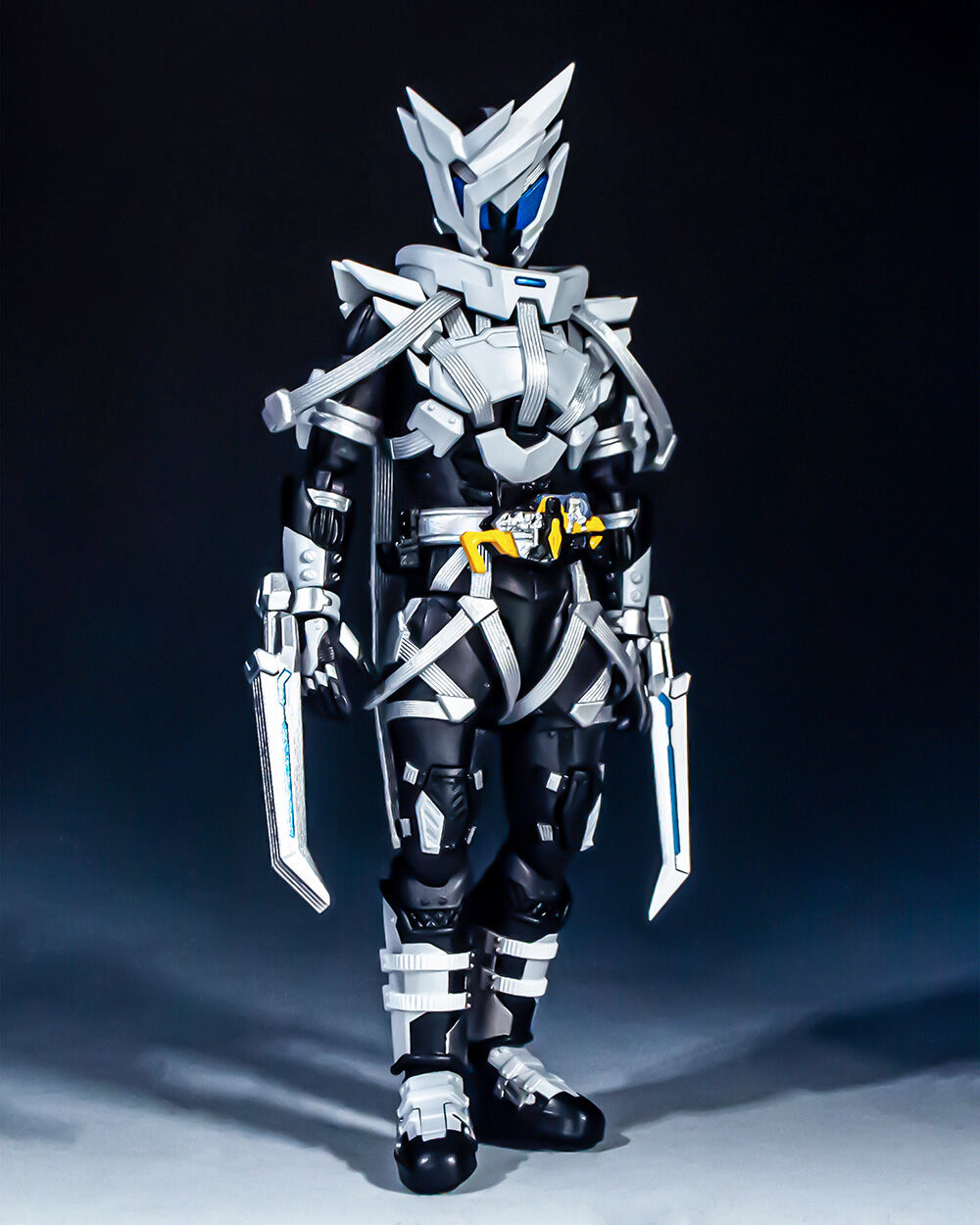 魂ウェブ商店受注中！「S.H.Figuarts 仮面ライダー亡」新規撮りおろし