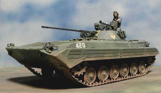 ドラゴン 1/35 BMP-2歩兵戦闘車 （完成品） ◉BMP2（DRAGON 1/35）1990