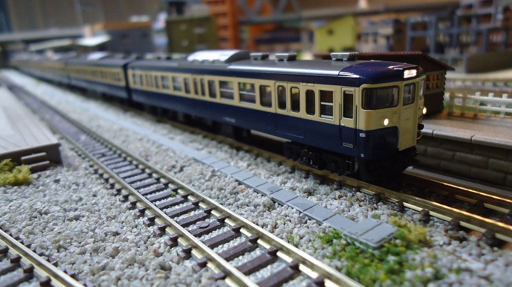 鉄道模型】TOMIX・115系C1編成横須賀色 インレタ貼り(その2) : 鶴岡畳