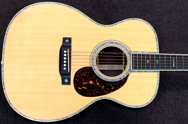 Martinを求める旅】Martin 000-42【試奏レビュー】 : 木の温もりを鉄弦