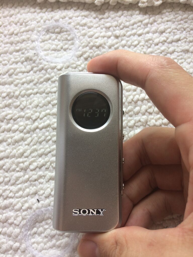 自分が知る中で最強のポケットラジオ！ SONY SRF-M98 ！ 大きさよし